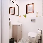 Modern Pastel Victus Close To The Railway Station By Renters شقة سوبوت