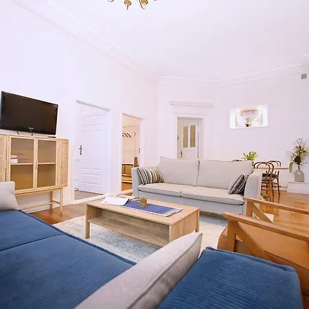 Modern Pastel Victus Close To The Railway Station By Renters