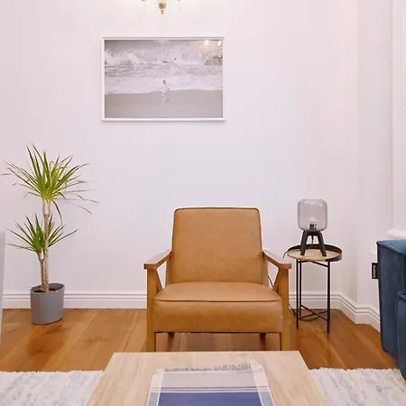 شقة Modern Pastel Victus Close To The Railway Station By Renters
