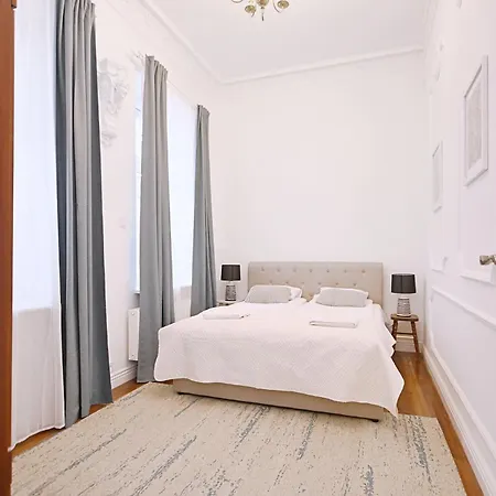 Modern Pastel Victus Close To The Railway Station By Renters