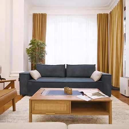 Modern Pastel Victus Close To The Railway Station By Renters سوبوت